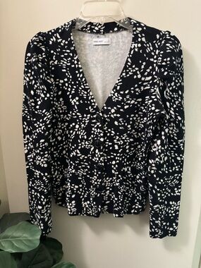 Nine West V Neck Black and White  Button Front Sweater Small Puff Sleeve